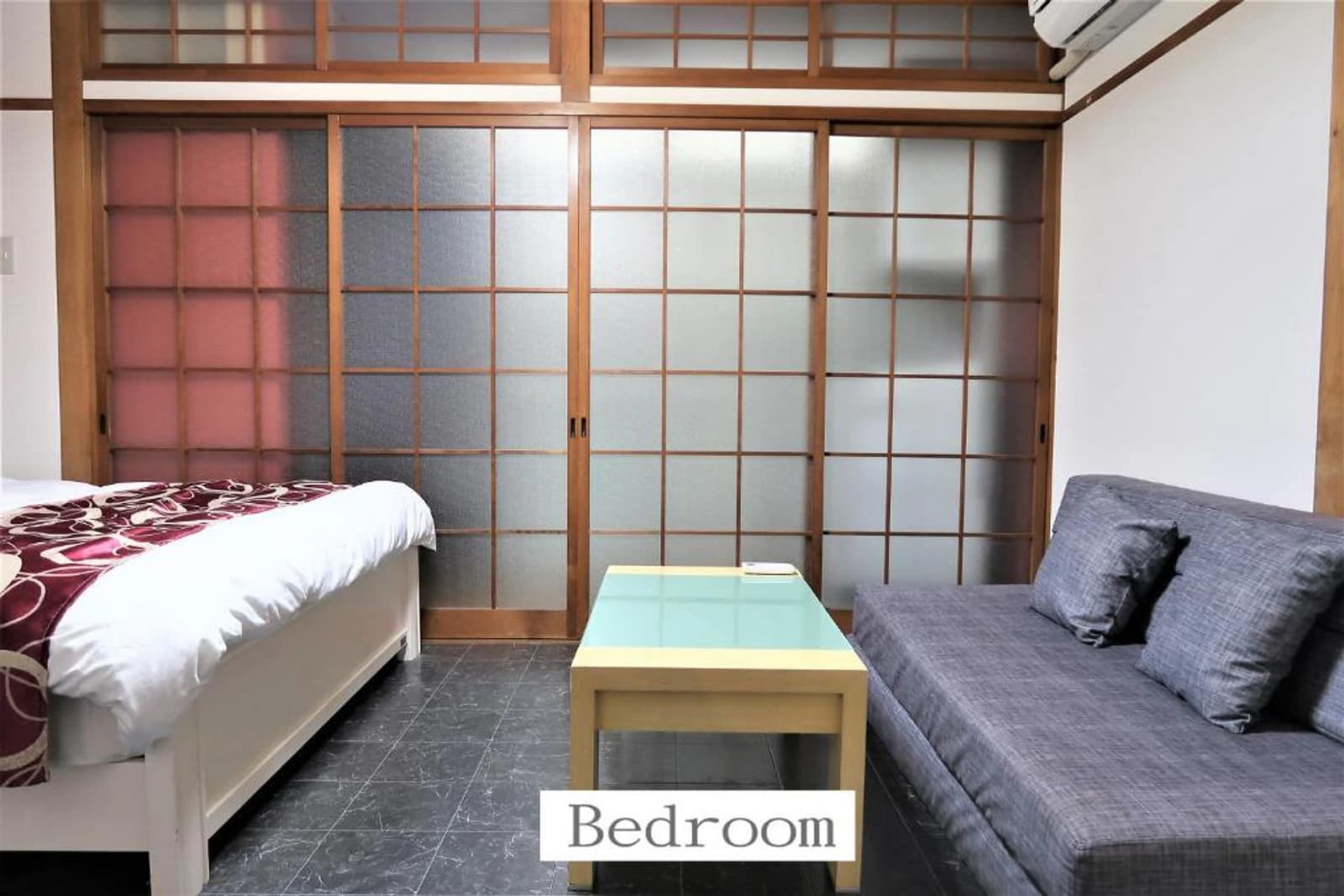 Samurai House Oimazato · Acceso directo a Namba · 1 cama doble, 5 individuales, 2 sofás cama y 2 futones