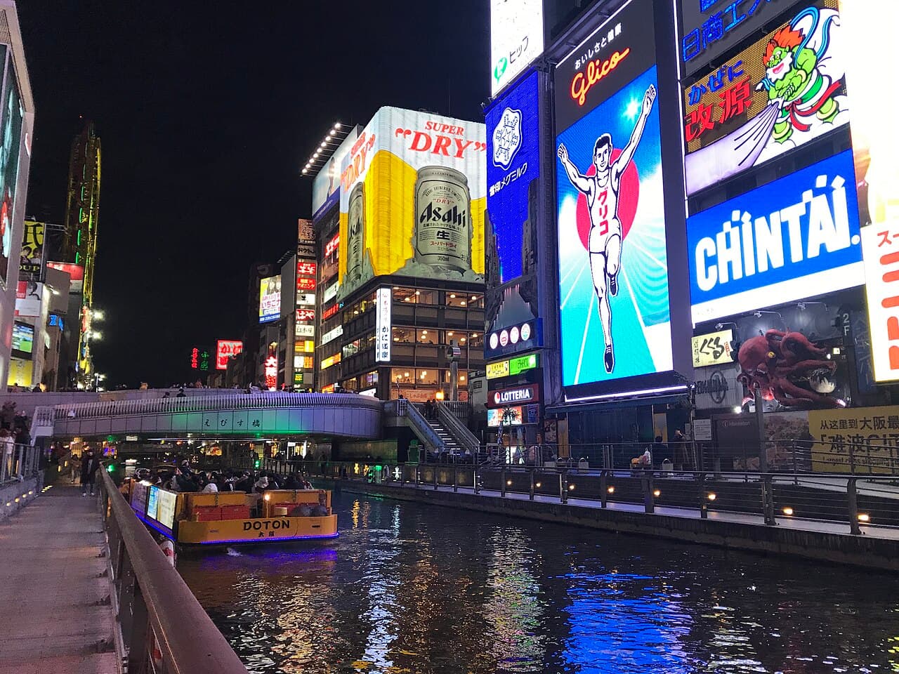 Letrero de Glico de noche en Dotonbori, Osaka